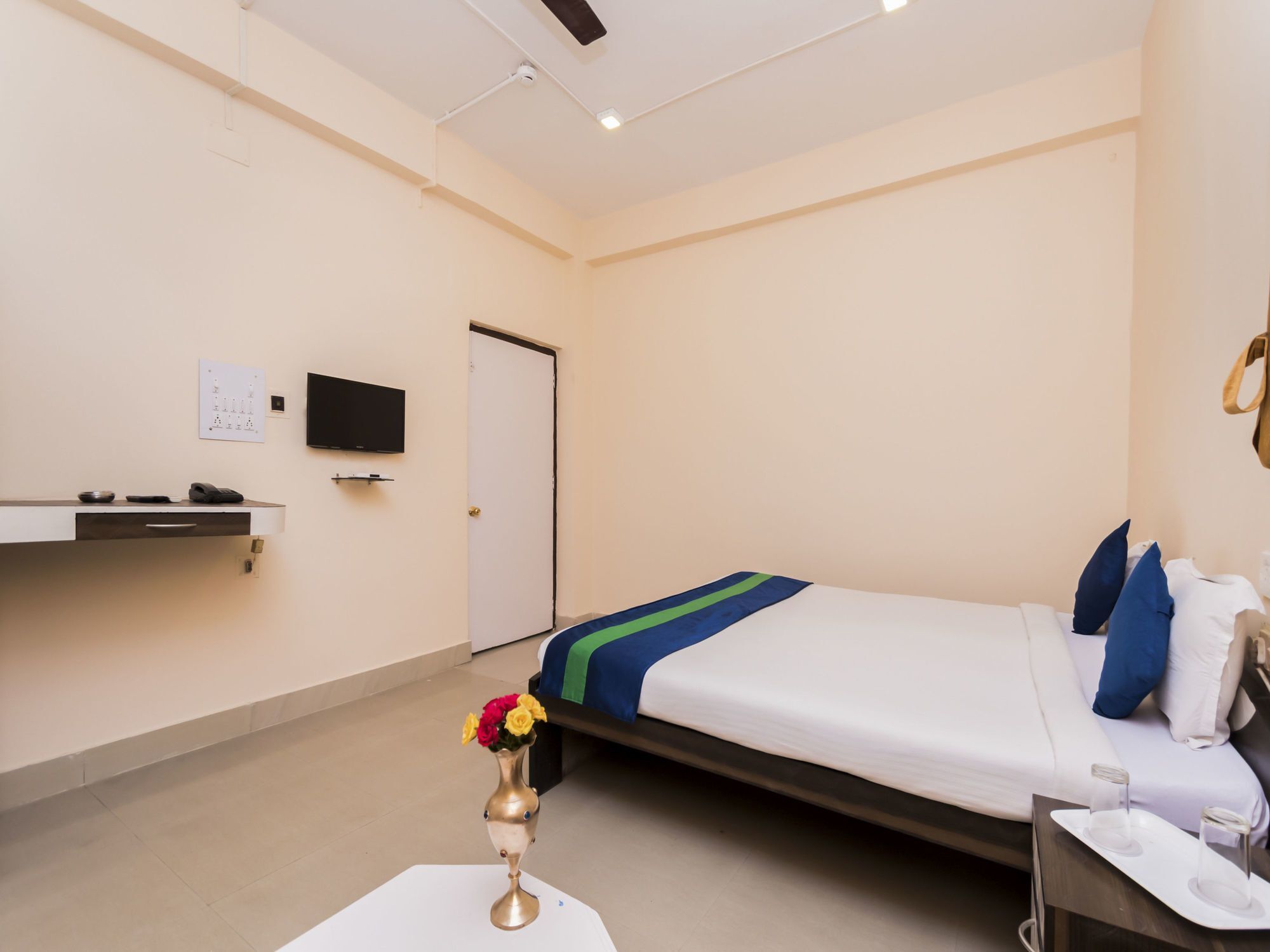 Oyo 8998 Hotel Aayash Liluāh エクステリア 写真