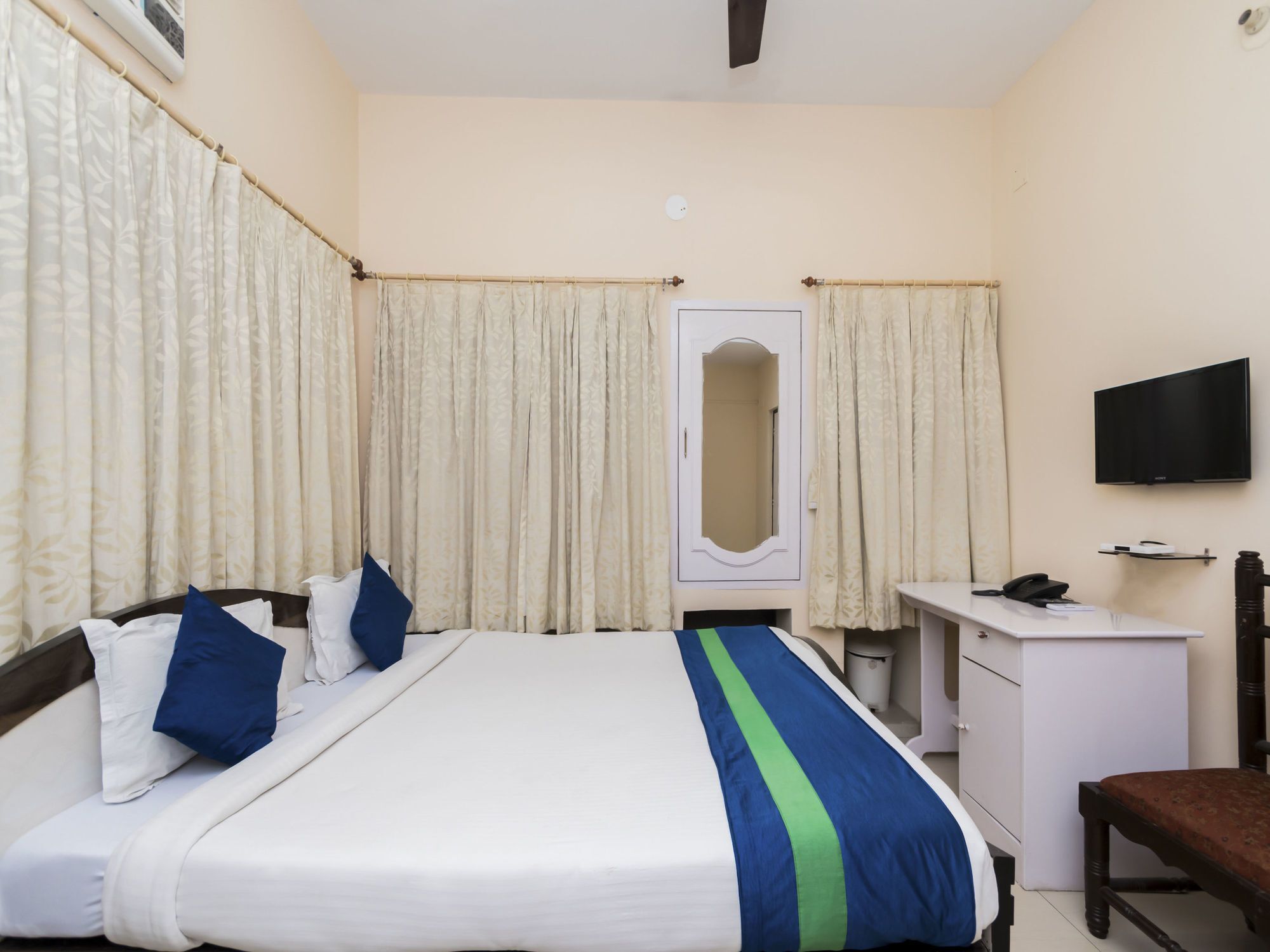 Oyo 8998 Hotel Aayash Liluāh エクステリア 写真