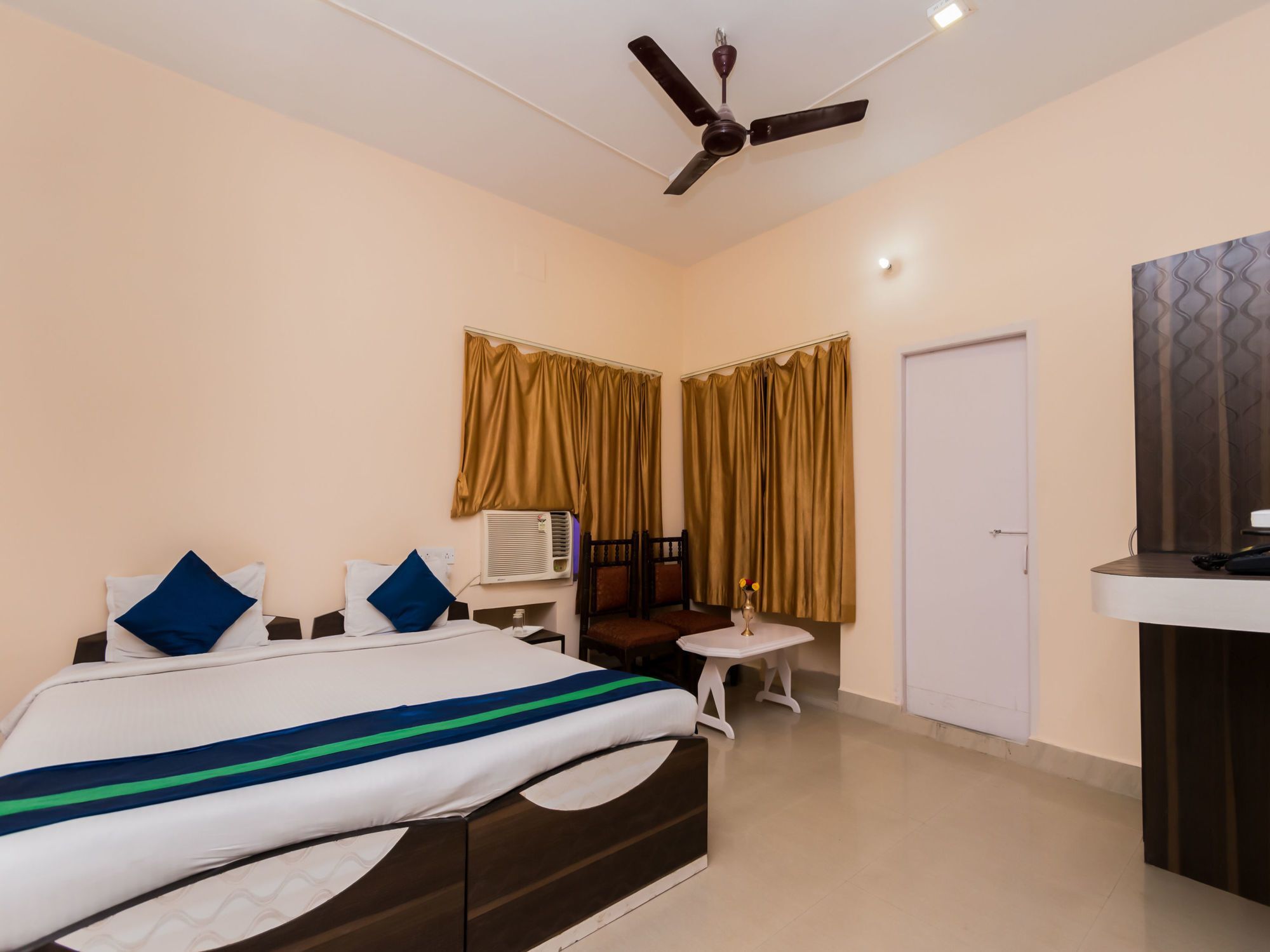 Oyo 8998 Hotel Aayash Liluāh エクステリア 写真