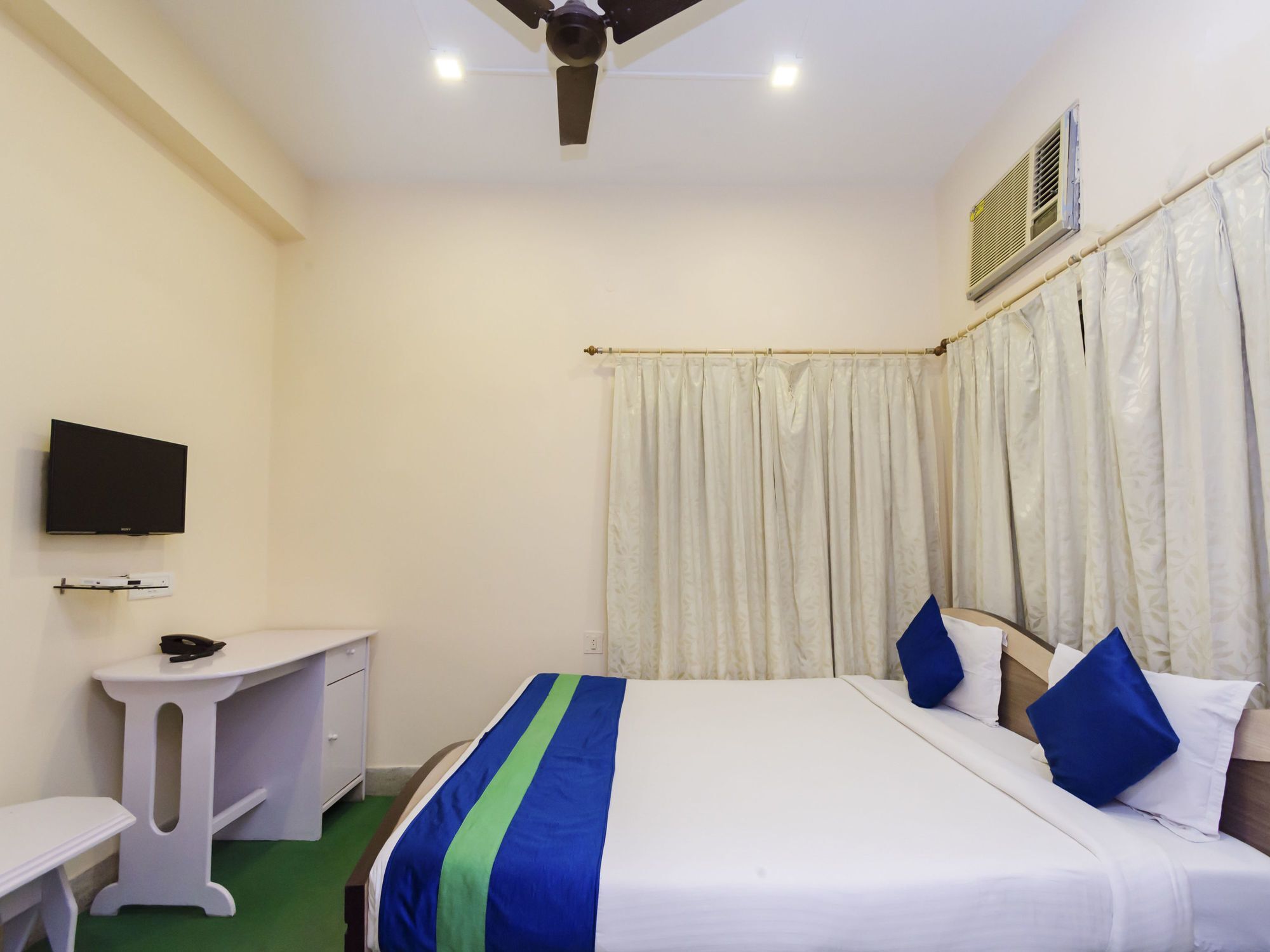 Oyo 8998 Hotel Aayash Liluāh エクステリア 写真